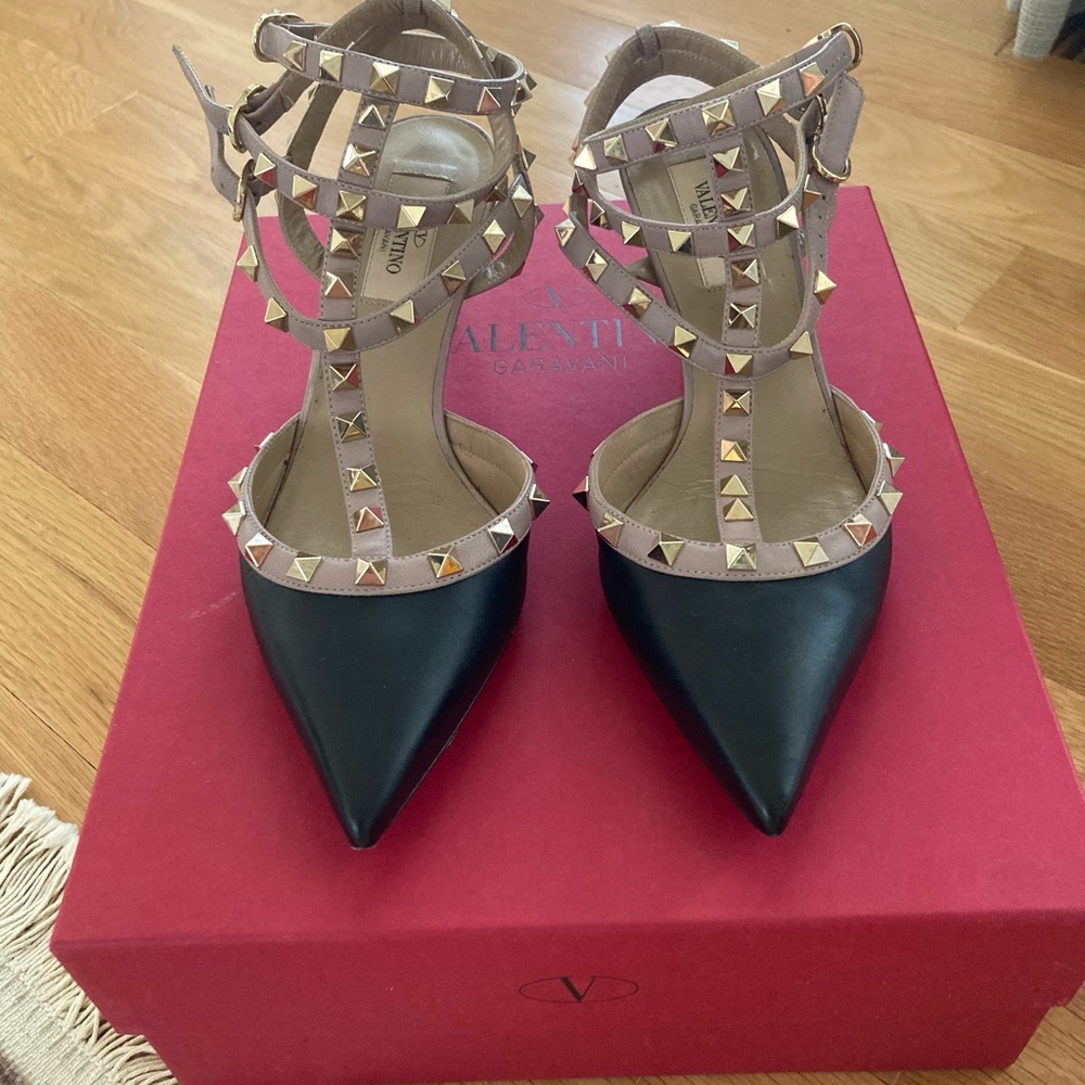 Black nude Valentino rockstud kitten heel 7.5/37.5
